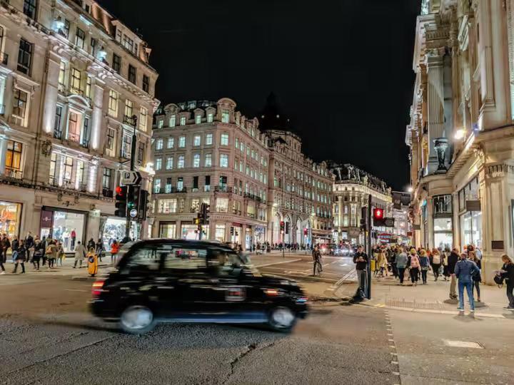 Off Oxford Circus! Large Unique Artist'S Family And Friends Home London Exterior photo